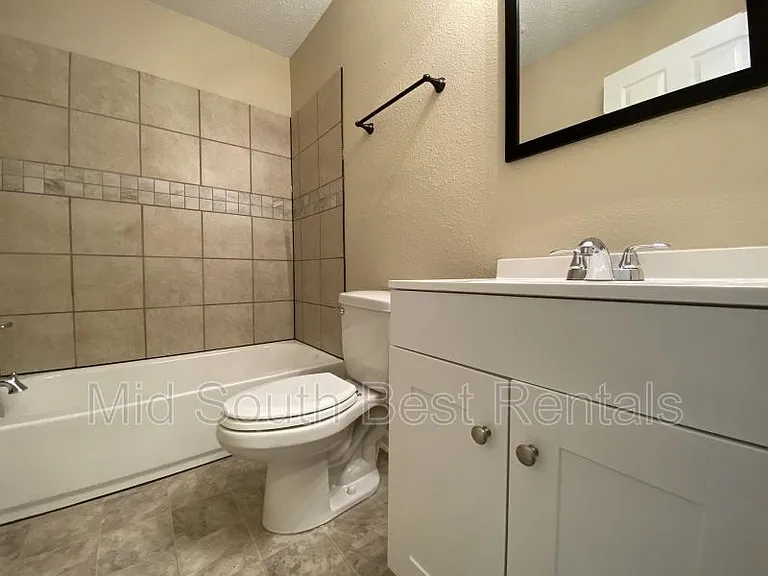 1812 S Summit St — Photo 2