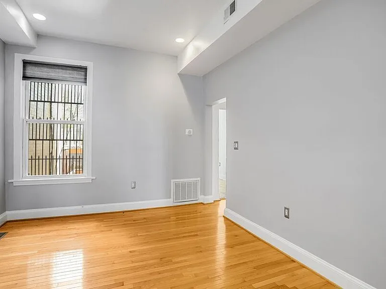 306 R St NW — Photo 12