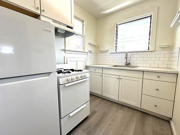 4th image of 1067 Lincoln Ave