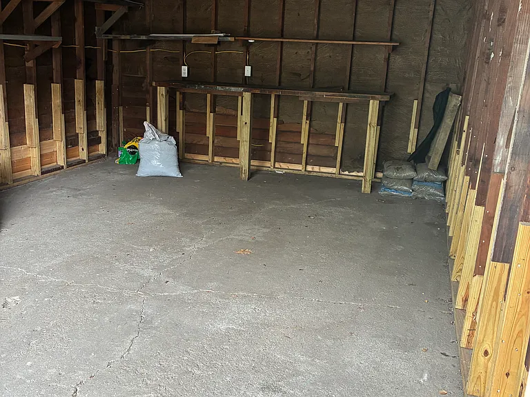 2331 Rowland Ave — Photo 24
