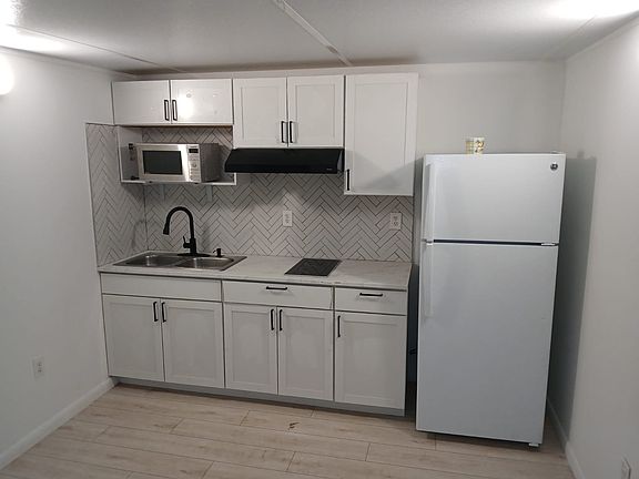 4th image of 12570 SW 7th St #3