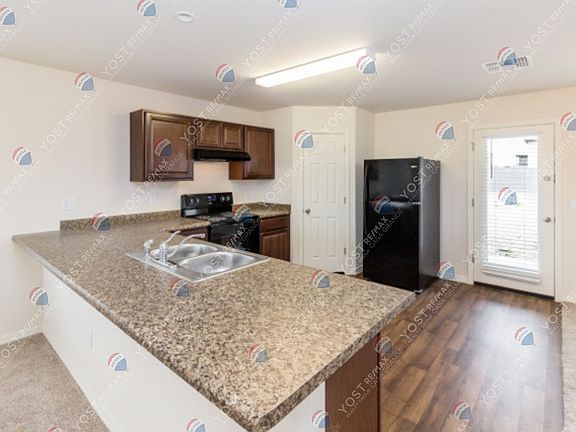 3rd image of 1665 E Prickly Pear Pl