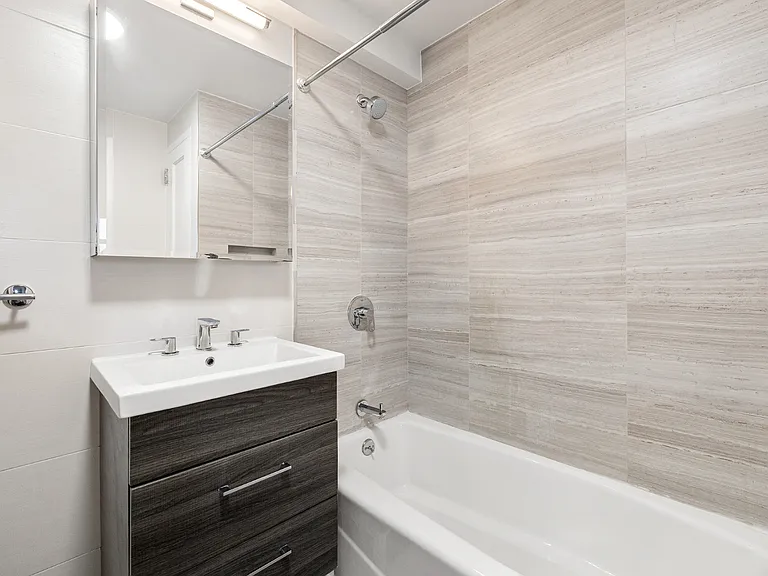 210 W 70th St #1408 — Photo 10