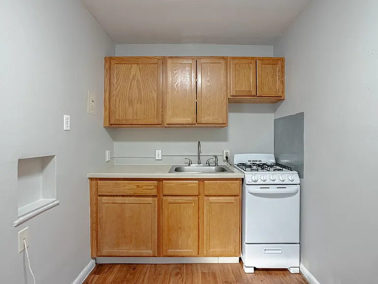 Skylark Apartments — Photo 46