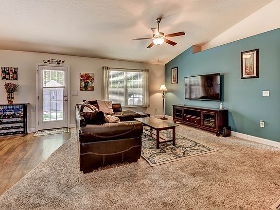 5th image of 510 Elkhorn Fern Ln