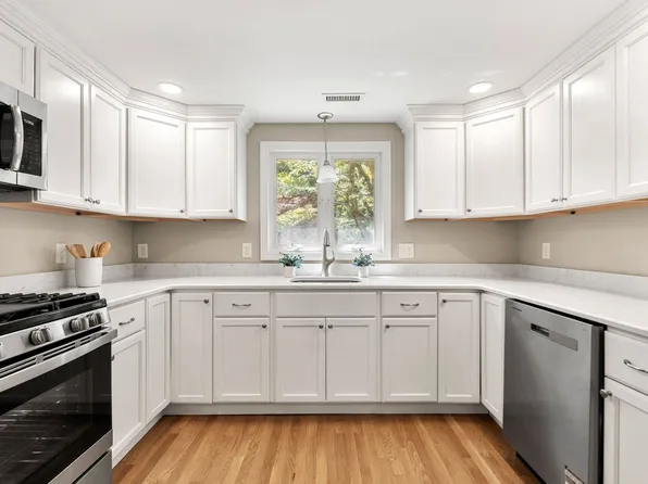 108 Westford St, Chelmsford, MA 01824