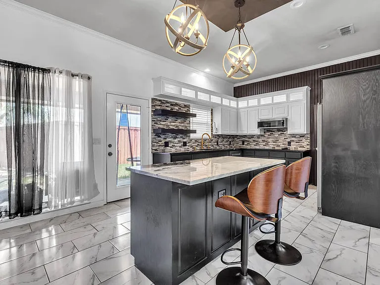 6515 Amber Dr — Photo 5