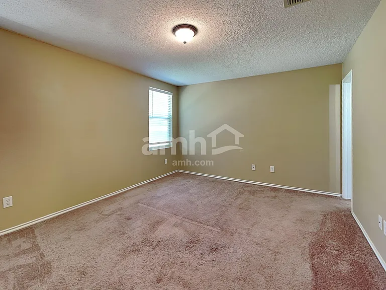 1100 Willow Tree Dr — Photo 9