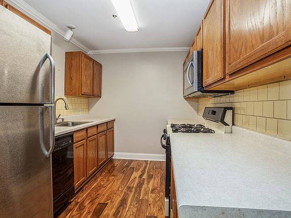 4th image of 21W581 North Ave APT 21