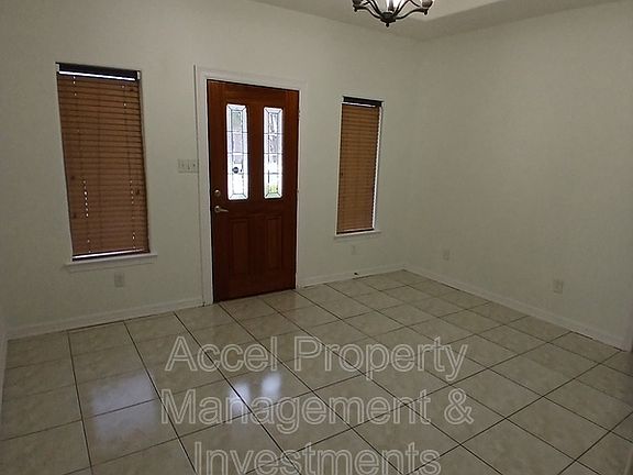 2nd image of 128 San Jacinto St