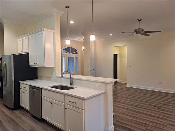3rd image of 341 Alan Cir