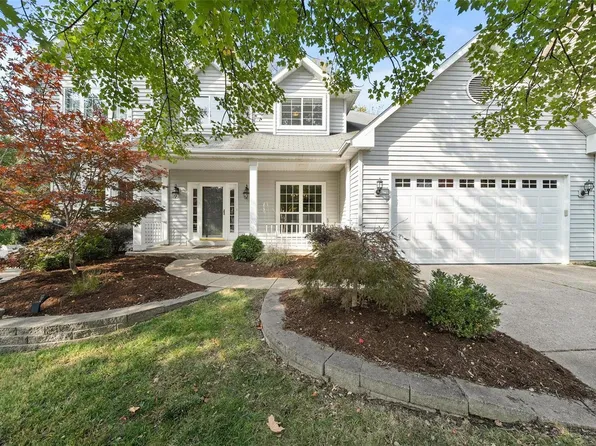 913 Twin Pine Dr, Saint Louis, MO 63131