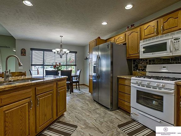 5th image of 2213 Aberdeen Dr
