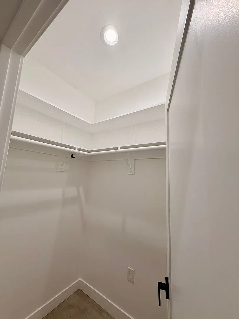 666 Shatto Place — Photo 3