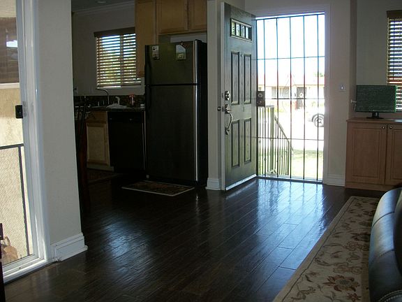 3rd image of 207 Twin Oaks Ave