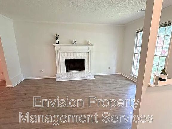 3rd image of 702 Redland Dr
