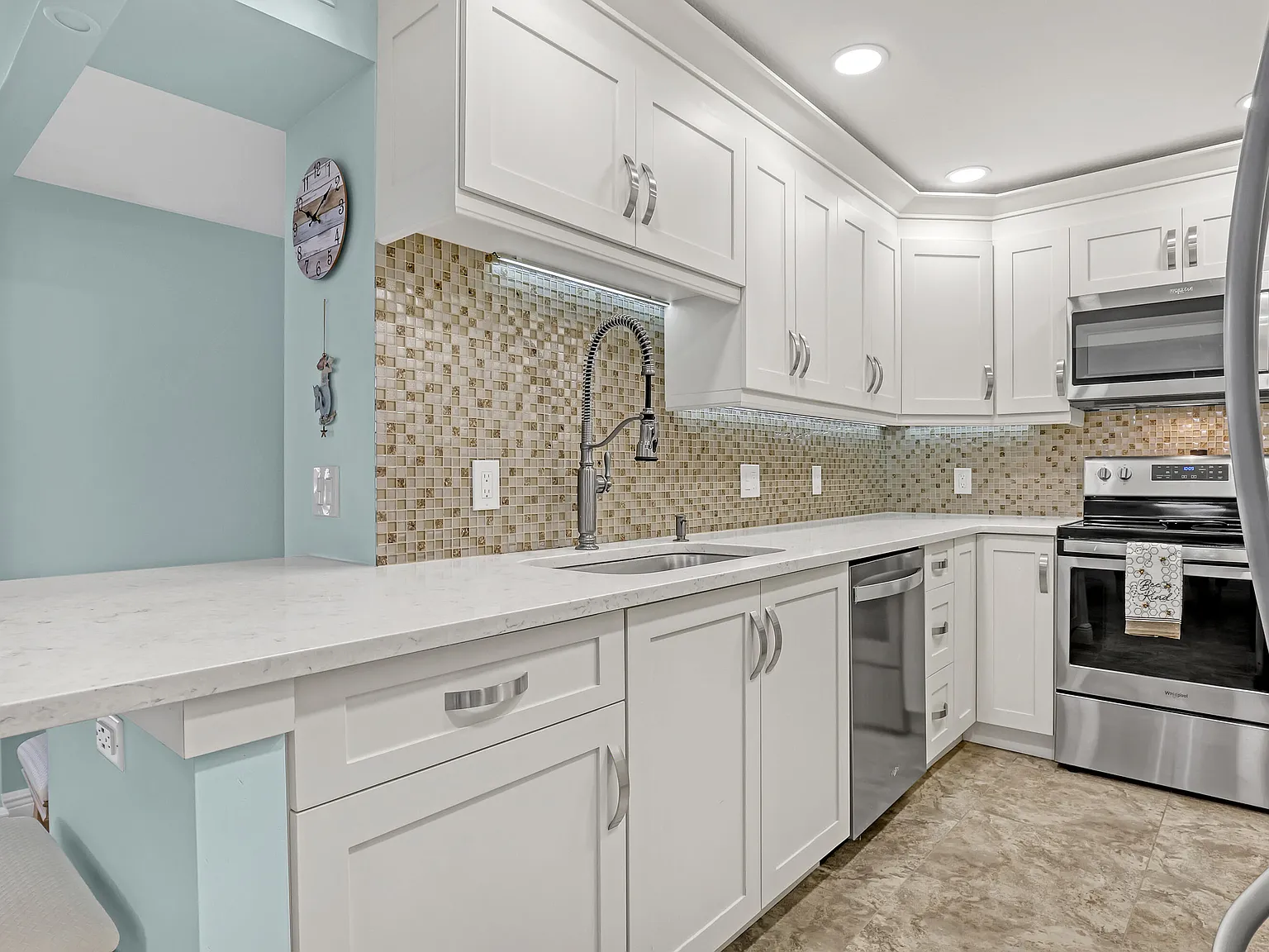 2 bed, 2.0 bath, 1064 sqft, $3,000 — Photo 2