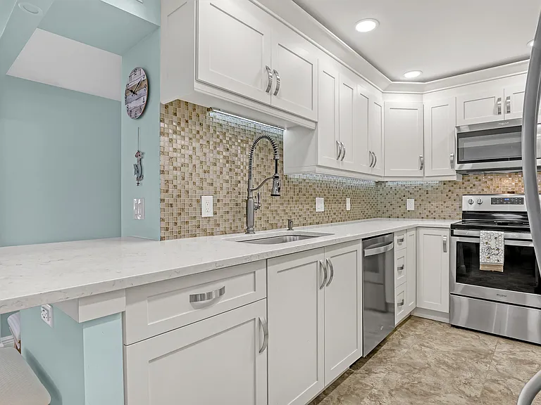125 Ocean Ave #505 — Photo 2
