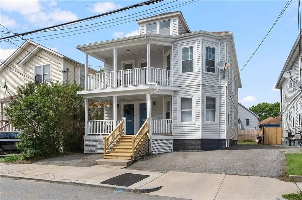 2 bed, 1100 sqft, $2,200 — Photo 2