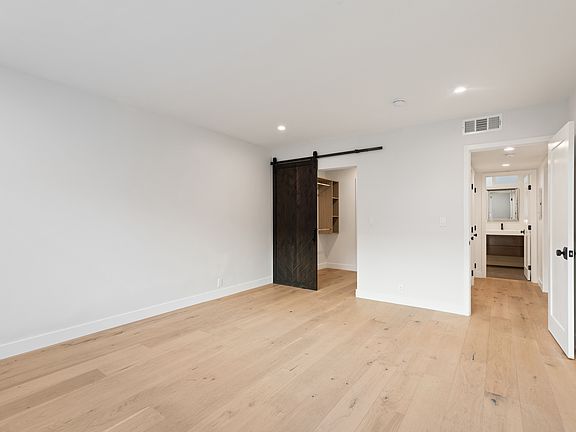 4th image of 153 S Palm Dr #1