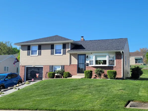 222 Carlton Dr, Broomall, PA 19008