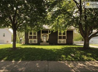 2027 NE Patterson Dr, Lees Summit, MO 64086