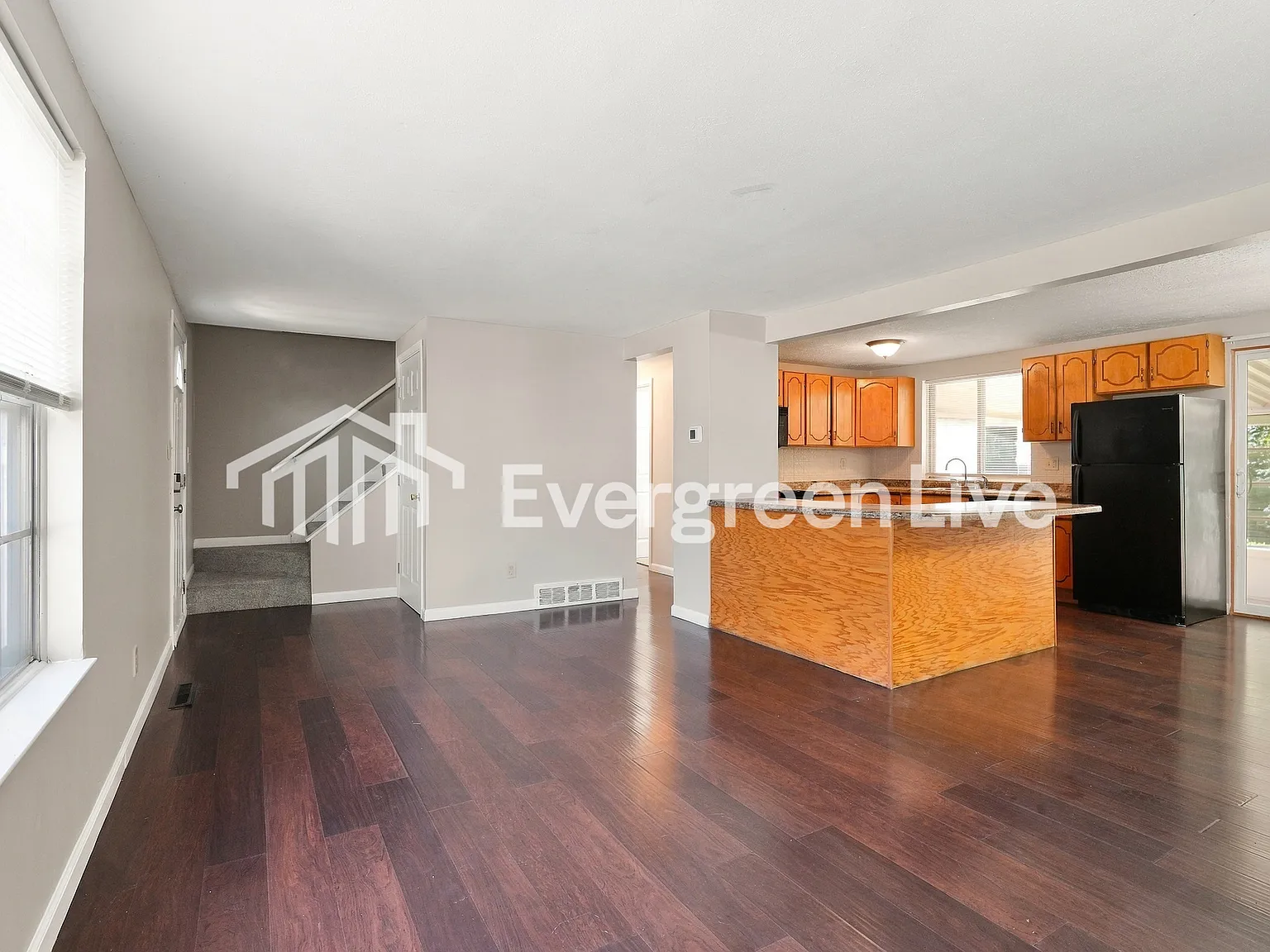 4 bed, 2.0 bath, 1524 sqft, $1,645 — Photo 2
