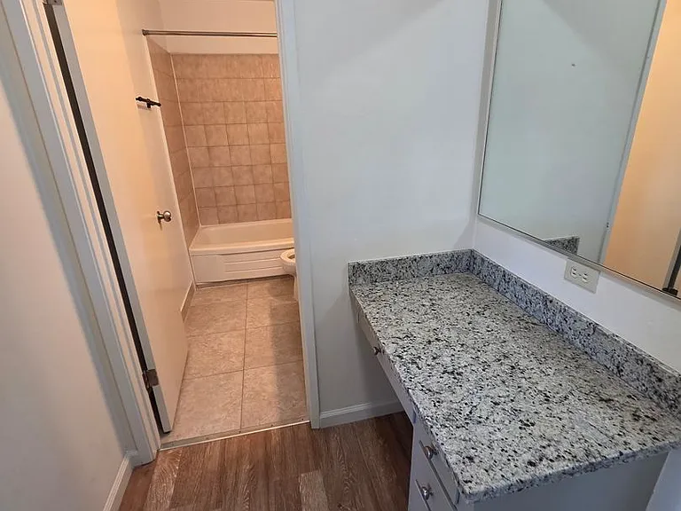 4047 Hamilton Ave #F7 — Photo 8