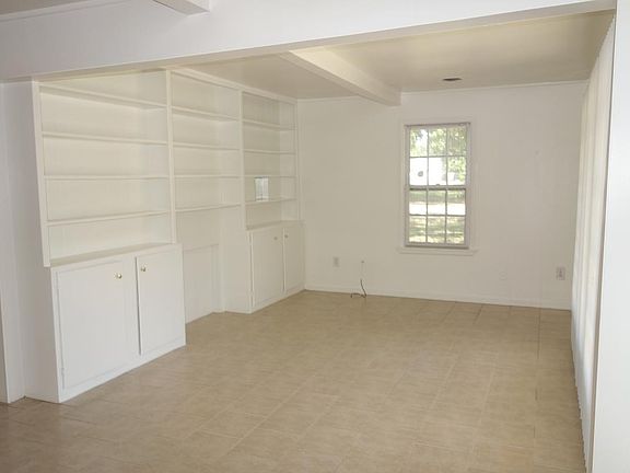 3rd image of 454 S Hudson Ave