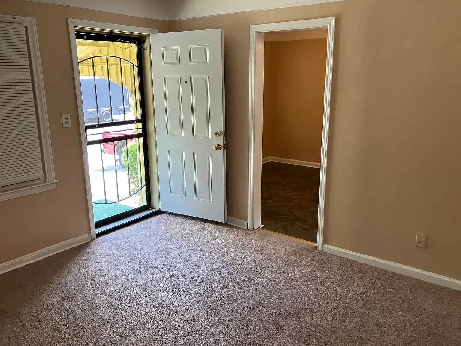 2 bed, 800 sqft, $1,350 — Photo 3