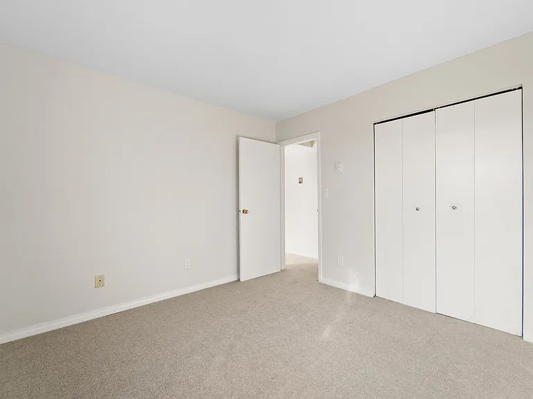 3461 Peter St — Photo 16