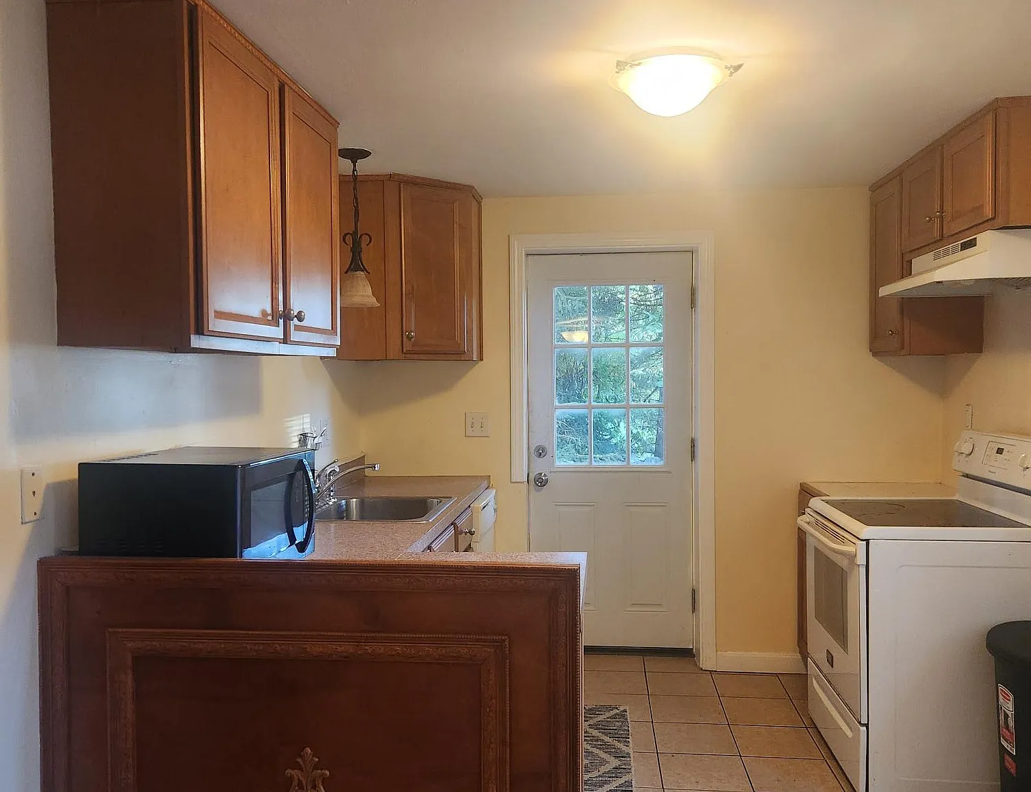 3 bed, 1242 sqft, $2,350 — Photo 4