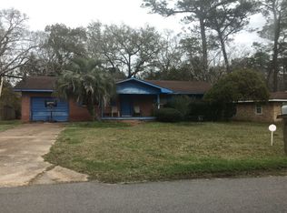 6807 Gregory St, Moss Point, MS 39563