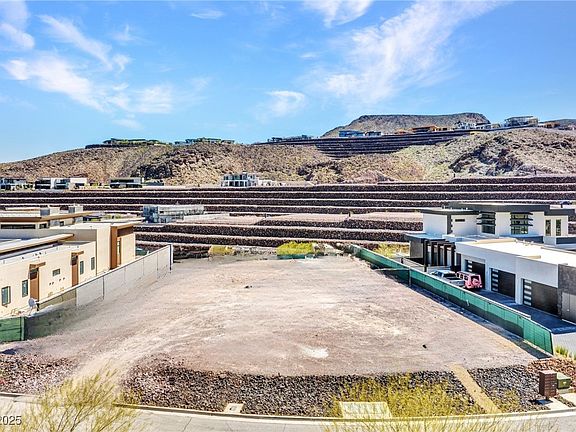 3rd image of 16 Sanctuary Peak Ct