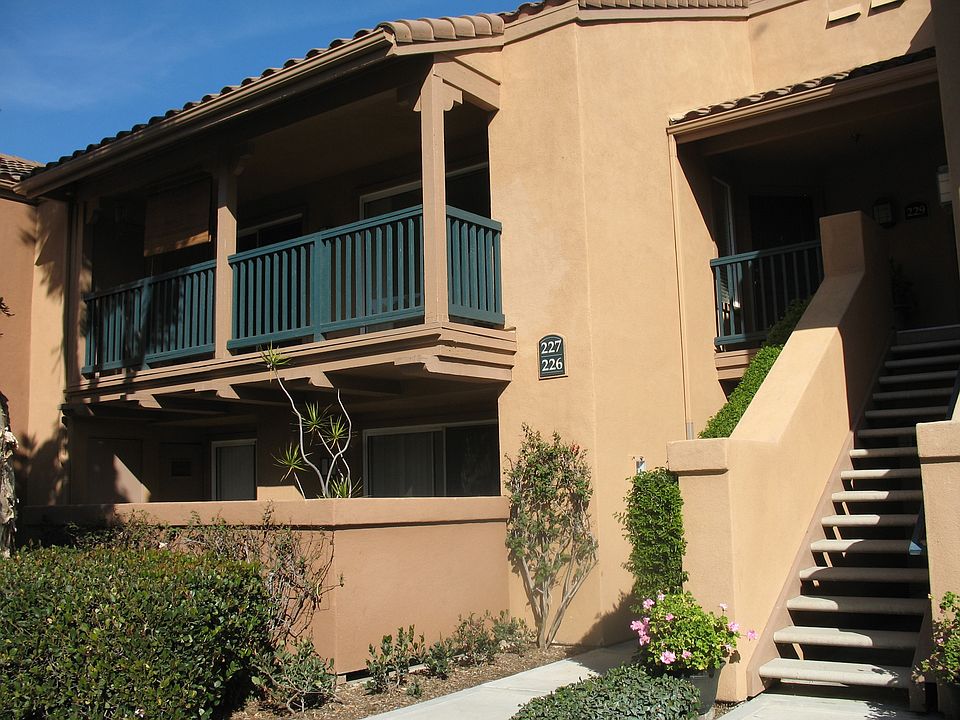 Front view up upstairs condo