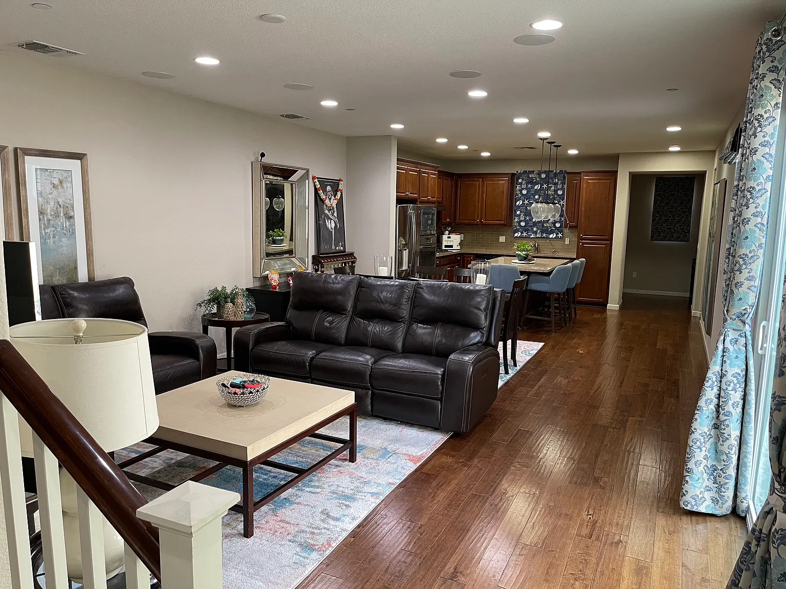 4 bed, 2274 sqft, $3,200 — Photo 4