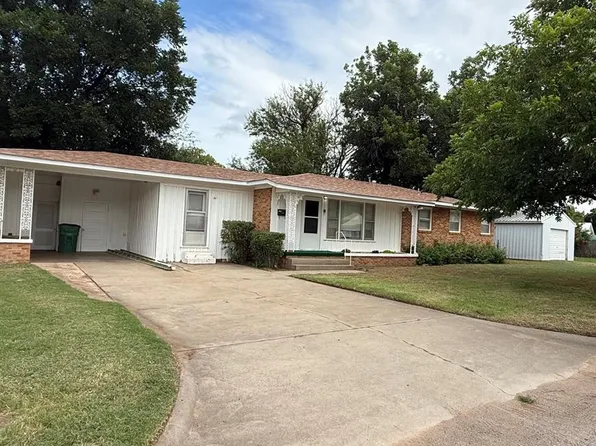 1906 N Pennsylvania Ave, Mangum, OK 73554