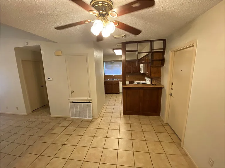 2317 Vialoux Dr — Photo 5