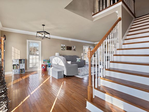 4th image of 55 Lakeview Dr