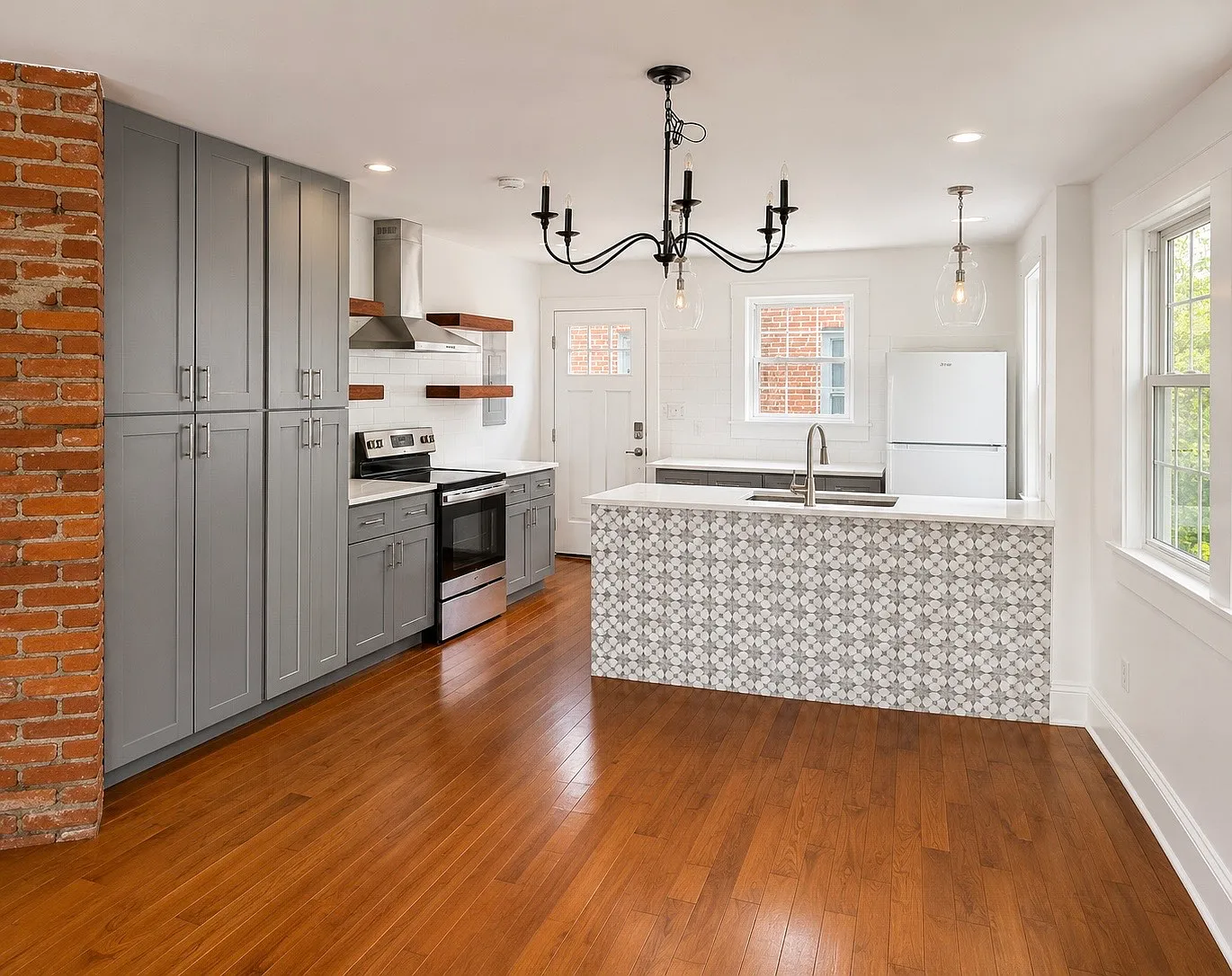 2 bed, 1028 sqft, $1,300 — Photo 2