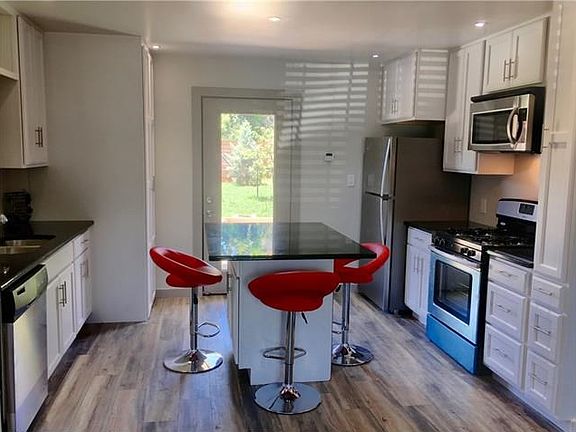 3rd image of 3467 Willowrun Dr APT A