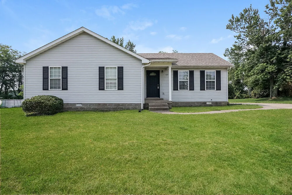 3 bed, 2.0 bath, 1494 sqft, $1,870 — Photo 1
