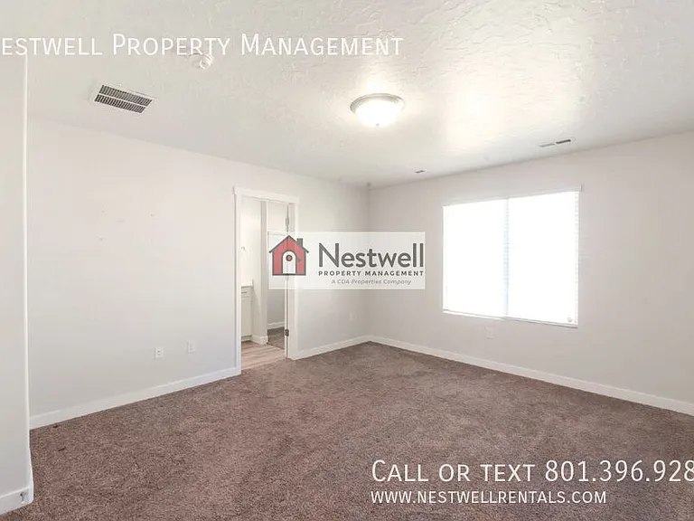 97 N Voyager Ln — Photo 9