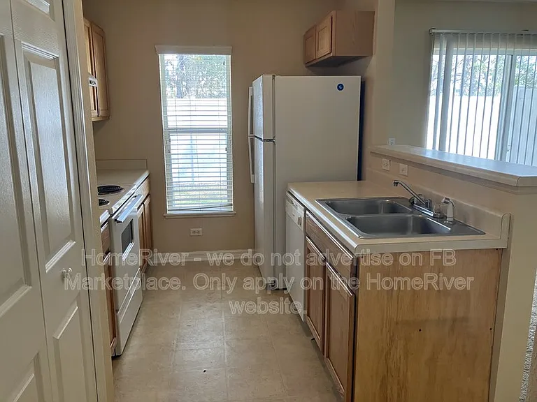 7409 Palm Hills Dr — Photo 3