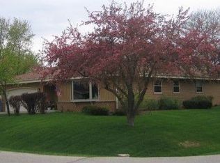 W136S6803 Hale Park Dr, Muskego, WI 53150