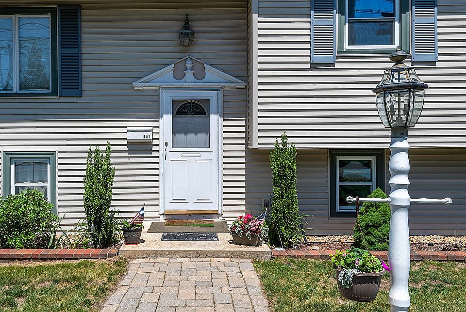 141 Parker Rd, Wakefield, MA 01880 Zillow