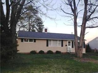 39 Wakefield St, Springfield, MA 01151