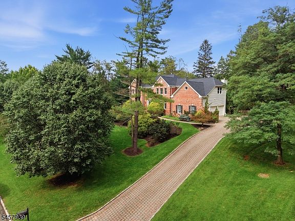 3rd image of 6 Oakridge Rd