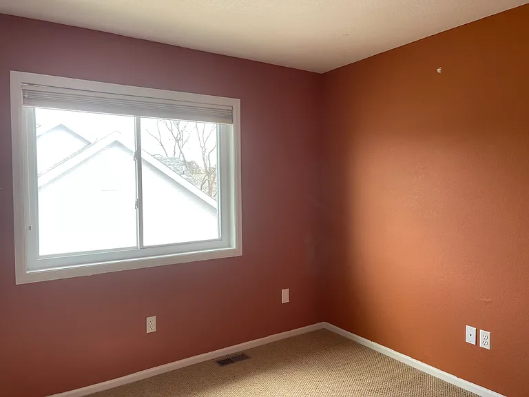 2nd bedroom on top level with full bath