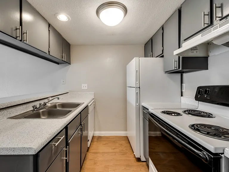 Savan Villas Apartments — Photo 12